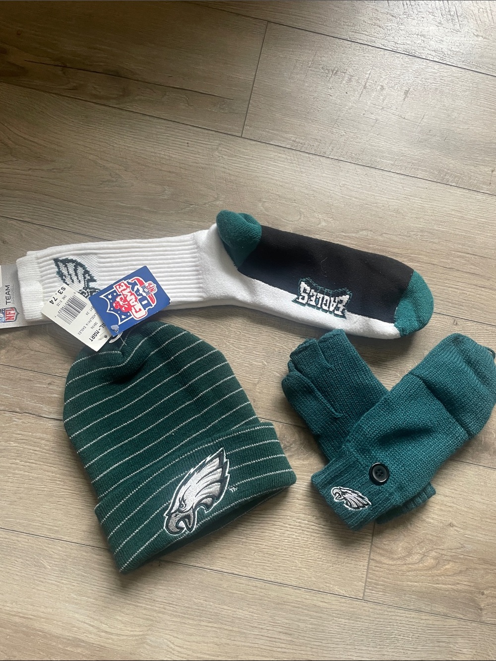 Philadelphia Eagles Beanie hat, socks and gloves